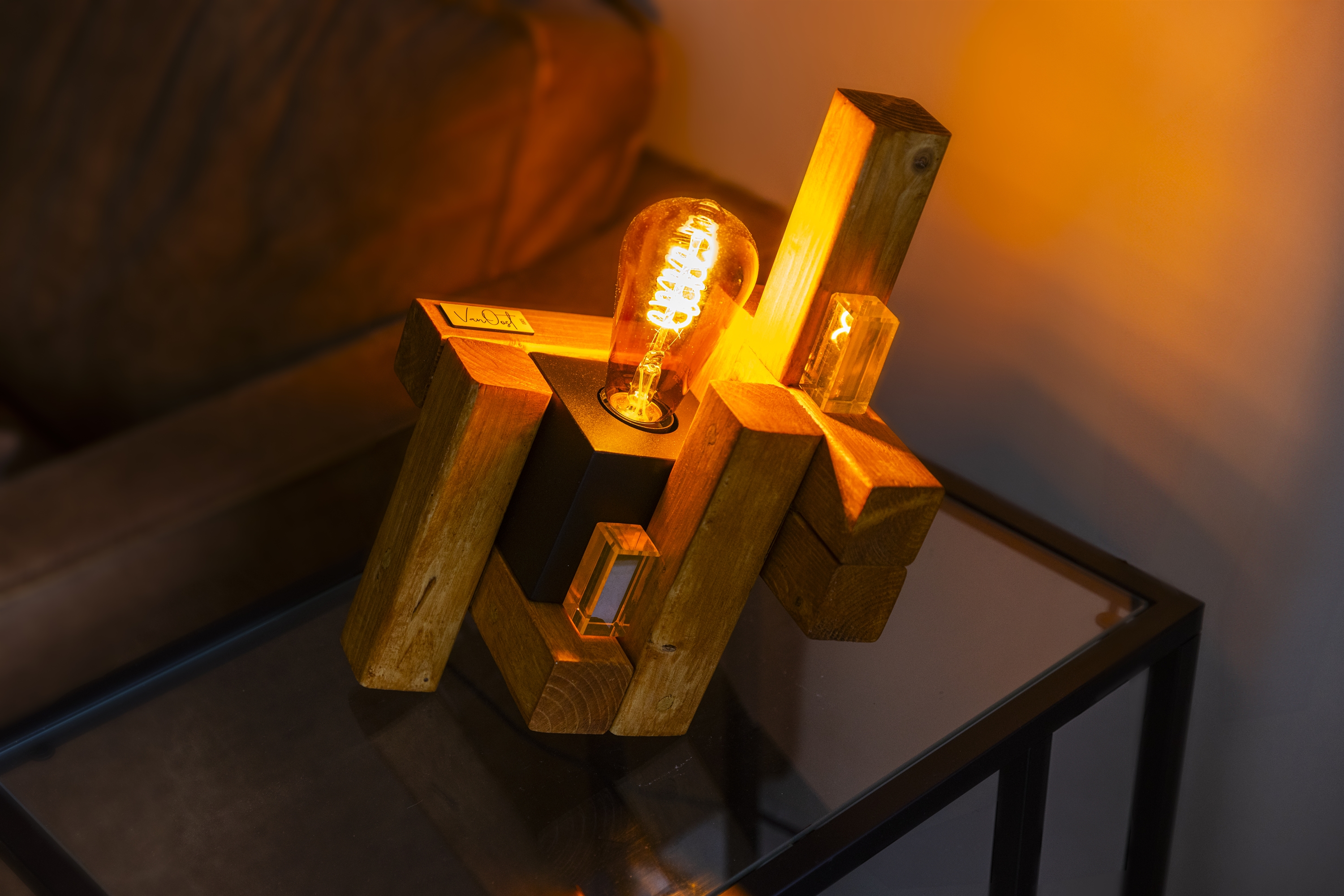 Prism Concept op een bijzettafel als sfeerlamp
